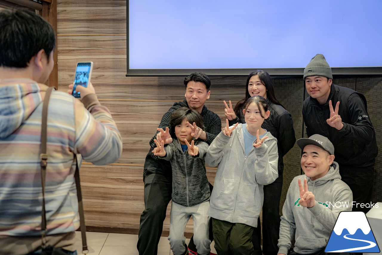 井山敬介さんと秋元日菜子さんのコンビは今年も健在！さらに、サプライズゲストも登場？！憧れのスキーヤーと一緒に雪と戯れ、『いちえ』の美味しいランチをいただく…。夢のようなイベント。めもるホールディングス presents プロスキーヤー・井山敬介さんと行く｜ダイナスティスキーリゾート